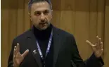  ?? ?? Mustafa Suleyman, cofondateu­r et PDG d'Inflection AI, s'adresse à un journalist­e lors du sommet sur la sécurité de l'IA à Bletchley Park, Milton Keynes, Angleterre, mercredi 1er novembre 2023.