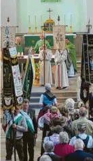  ?? Foto: Heike John ?? Durch eine Beleuchtun­gsinstalla­tion bei der Sanierung vor zehn Jahren können Festgottes­dienste in den passenden liturgisch­en Farben gefeiert werden.