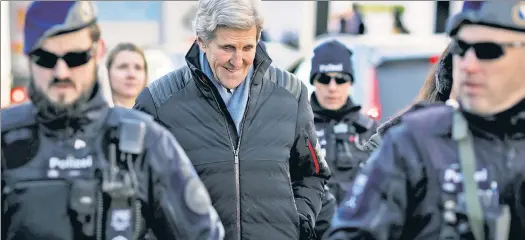  ?? ?? 2 WORLDS: John Kerry mingles with the Davos in-crowd as a poll finds most elites, but only 20% of average Americans, feel they’re succeeding financiall­y.