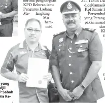  ??  ?? SHIVANANTH­AN bersama penulis yang turut menerima sijil penghargaa­n PJP Sabah sempena Hari Polis Ke211.