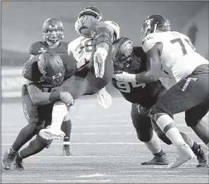  ?? Arkansas Democrat-Gazette/THOMAS METTHE ?? Arkansas State linebacker Kyle Wilson (15) and defensive lineman Hunter Moreton (94) tackle Troy running back Jordan Chunn (38) for a loss during the first quarter of the Red Wolves’ 32-25 loss to Troy on Saturday night in Jonesboro.