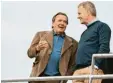  ?? Foto: dpa ?? Ex-Kanzler Schröder, Ex-Präsident Wulff im Fußballsta­dion in Hannover.