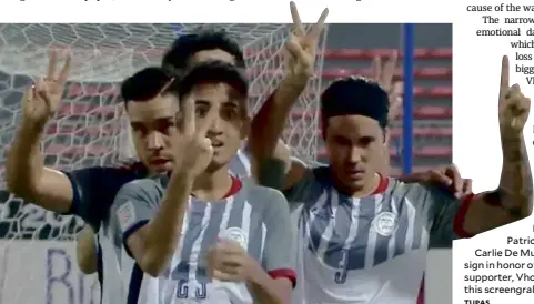  ?? TUPAS —CEDELF P. ?? Iain Ramsay, Patrick Reichelt and Carlie DeMurga signal the V sign in honor of the team’s late supporter, Vhonne Servinda, in this screengrab.