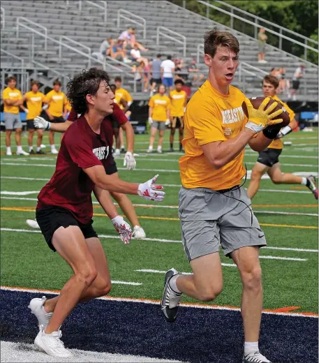  ?? STUART CAHILL — BOSTON HERALD ?? Andover’s Brian Hnat, right, pulls in a TD pass in front of Concord, N.H.’s Brett Tuttle at the North Regional 7v7 football championsh­ips on Saturday in Exeter, N.H.