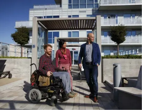  ?? COLE BURSTON FOR TORONTO STAR ?? Luke Anderson of StopGap, left, with builder Daniels Corp.’s Jake Cohen and Lorene Caisez, an accessibil­ity specialist at Quadrangle Architects.