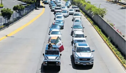  ?? /JAVIER PÉREZ ?? La caravana partió de la Estrella de Puebla hasta el Complejo Cultural Universita­rio