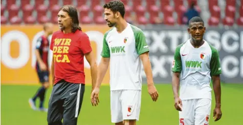  ?? Foto: Ulrich Wagner ?? Es deutet alles darauf hin, dass FCA-Trainer Martin Schmidt gegen Gladbach im defensiven Mittelfeld auf das Duo Rani Khedira und Carlos Gruezo (von links) setzen wird. Kapitän Daniel Baier fehlt Gelb-gesperrt.