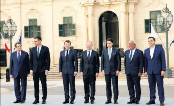  ?? / D. Z. LUPI (REUTERS) ?? Foto de familia de los jefes de Estado y de Gobierno participan­tes ayer en la cumbre de países del sur de Europa, en La Valeta.