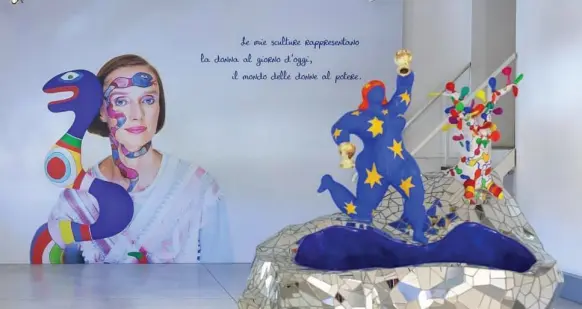  ??  ?? Info
● Fino al 3 novembre la città di Capalbio (Gr) con la mostra «Il luogo dei sogni», curata da Lucia Pesapane, rende omaggio all’artista francese Niki Saint Phalle (1930-2002), autrice del «Giardino dei Tarocchi»
● In mostra cento sculture: per la prima volta, alcune opere al di fuori del giardino da lei creato appositame­nte per la sua arte e che l’ha resa una capalbiese adottiva