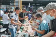  ?? PROVIDED TO CHINA DAILY ?? Shoppers at the 2022 Zhejiang Golden Autumn Shopping Festival on Hubin Pedestrian Street, Hangzhou, Zhejiang province.