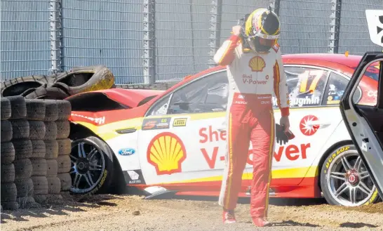  ?? Photo / Edge Photograph­ics ?? Scott McLaughlin escaped injury when he crashed during practice at Pukekohe yesterday.