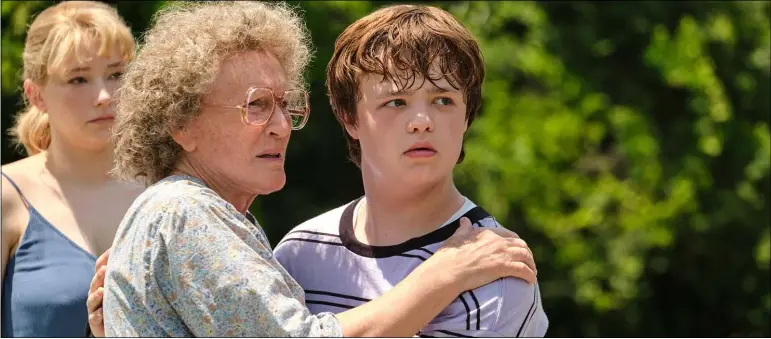  ?? NETFLIX ?? Mamaw (Glenn Close) becomes increasing­ly protective of young J.D. (Owen Asztalos) in “Hillbilly Elegy.”