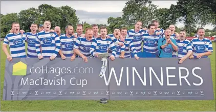  ?? Photograph: Neil Paterson. ?? The winning Newtonmore team.