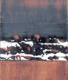  ??  ?? Brou de noix sur papier, 75,5 x 54,5 cm, 1999 – Musée Soulages, donation Pierre et Colette Soulages, ADAGP 2018. © Photo Christian Bousquet
