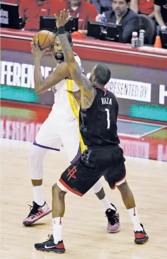  ?? Carlos Avila Gonzalez / The Chronicle ?? Kevin Durant goes at Houston’s Trevor Ariza in Game 2. Durant scored 38 points on 13-for-22 shooting, but often found himself one-on-one with defenders, with teammates standing around.