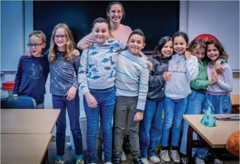  ?? BOUFKER
FOTO ZAHRA ?? Alle tweelingen uit de klas van Juf Dorien op een rij.