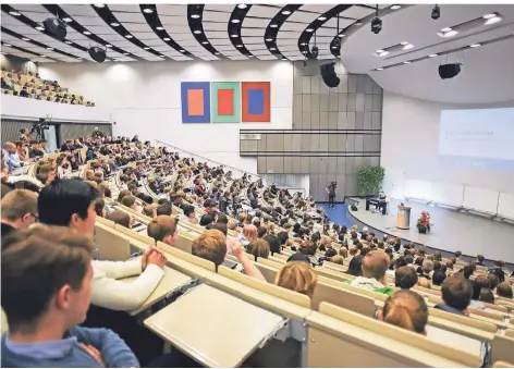  ?? FOTO: JANA BAUCH ?? Rückkehr zur Lehre in Präsenz. So soll es demnächst wieder in den Hörsälen aussehen.