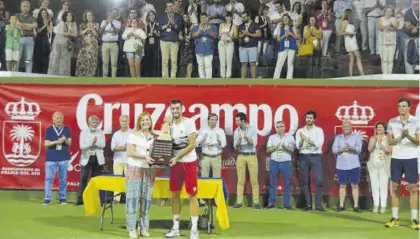  ?? FIRO ?? Entrega de premios del torneo internacio­nal de Palma del Río del 2019.