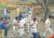  ?? HT PHOTO ?? Police take the body of Komal, allegedly killed by her husband Manoj Kumar, at Bonta Park in north Delhi.