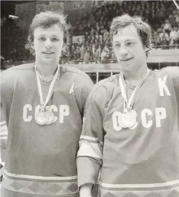 ?? SONY PICTURES CLASSICS ?? Vyacheslav Fetisov, left, talks about the 1972 Canada-Russia hockey series in Red Army.