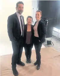  ?? CTV ?? Toronto Star editor Debra Yeo poses with “Cardinal” stars Billy Campbell and Karine Vanasse during a set visit to North Bay. Campbell says that while the show is going out on a high note, he’ll miss working with Vanasse.