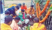  ??  ?? Palaksha Gowda, a BSY fan and follower, performs a special puja for the Karnataka CM’s speedy recovery, at Kameshwara temple near Hirekerur in Haveri district on Monday. —ANI