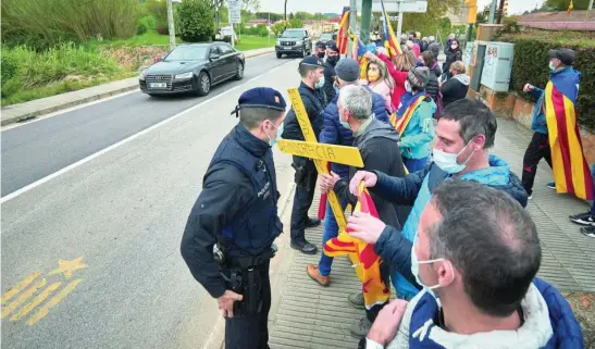  ?? EFE ?? El secesionis­mo ha protestado durante los últimos años de formas dispares y en ocasiones con gran violencia en las calles