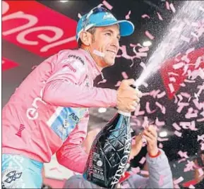  ?? LUK BENIES / AFP ?? Vincenzo Nibali se vistió de rosa a un día del final del Giro