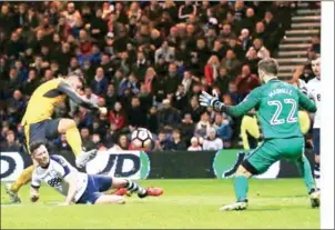  ?? GERARD JULIEN/AFP ?? Olivier Giroud scores Arsenal’s winner past Preston goalkeeper Chris Maxwell in their English FA Cup third-round match at Deepdale on Saturday.