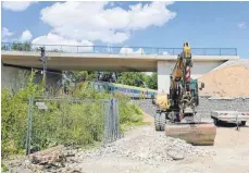  ?? FOTO: BRUNO JUNGWIRTH ?? Die Brücke führt in Riedlingen über die Bahngleise.