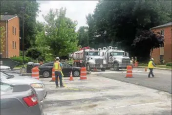  ??  ?? Workers were busy Wednesday at the Tunbridge Apartments on Glen Riddle Road in Middletown, where pipeline work is raising new concerns. PETE BANNAN — DIGITAL FIRST MEDIA