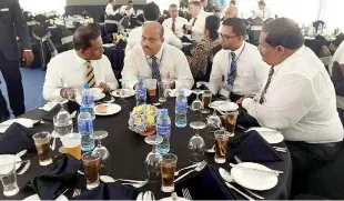  ??  ?? Thilanga Sumathipal­a talking to his stakeholde­rs during the last EGM
