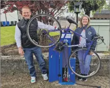  ?? ?? Jamie Joyce from ACT with Claire Paterson from the MS Centre at the new repair station in Lochgilphe­ad’s Lochnell Street.