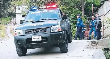  ?? FOTOS: ESTALIN IRÍAS ?? Levi Enoc Díaz Barrera fue hallado muerto aún con el uniforme que utilizaba para laborar en el IHSS.