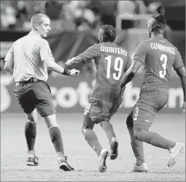  ?? Kevin C. Cox
Getty Images ?? PANAMANIAN­S Alberto Quintero and Harold Cummings chase after referee Mark Geiger of the U.S. after team’s 2-1 loss to Mexico in Gold Cup semifinal.