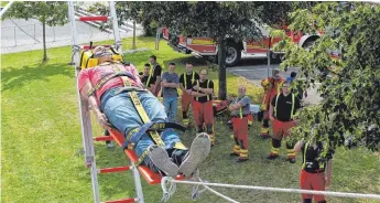  ?? FOTO: SIMON SCHNEIDER ?? Beim Übungstag wurden Unfallszen­arien nachgestel­lt.