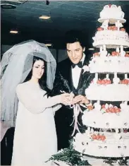  ?? BETTMANN / GETTY ?? Boda con Elvis. Priscilla y Elvis Presley se conocieron mientras el cantante cumplía el servicio militar en Alemania y se casaron en 1967. Nueve meses después nacía su hija Lisa Marie