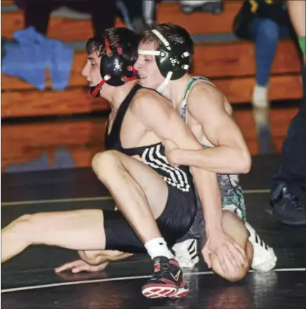  ?? GREGG SLABODA — TRENTONIAN PHOTO ?? Robbinsvil­le’s Brent Grocett, left, wrestles Steinert’s Dan Conte at 132pounds.