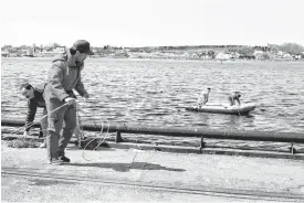 ?? CAPE BRETON POST FILE ?? RCMP investigat­ors and divers search Sydney harbour on May 8, 1992, after receiving a tip evidence was dumped by the murderers in the water. The informatio­n, which also resulted in the arrest of two people for about 12 hours, turned out to be false.