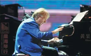  ?? PROVIDED TO CHINA DAILY ?? French pianist Richard Clayderman stages a concert in Guizhou province. His melodies have been broadcast in China since the mid-1980s.