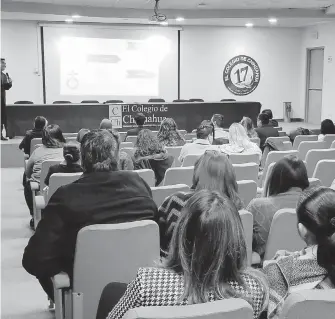  ?? ISMAEL VILLAGÓMEZ ?? Asistentes al
Segundo Foro de la Violencia Contra las Mujeres, en la UACH