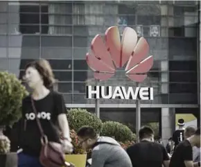  ?? BLOOMBERG PIC ?? Huawei Technologi­es Co has stepped up an expansion into overseas markets and is said to be in talks with United States carriers about selling its phones on Apple’s home turf.