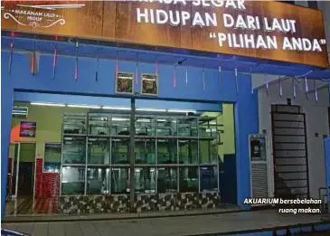  ??  ?? AKUARIUM bersebelah­an
ruang makan.