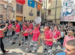  ?? ?? La charanga Pintakoda está formada por diez jóvenes de entre 19 y 23 años, todos exalumnos del Conservato­rio serrablés.