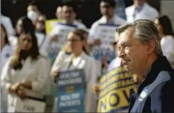  ?? Francine Orr Los Angeles Times ?? DR. GARY PEDNEAULT speaks at a news conference in Los Angeles last month on behalf of unionized health profession­als working for L.A. County.