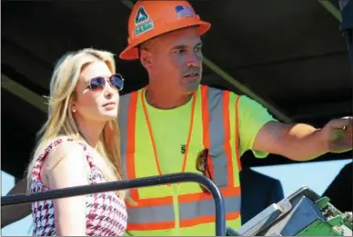  ?? CHARLES PRITCHARD — ONEIDA DAILY DISPATCH ?? Ivanka Trump learns the job of a paver from a Suit-Kote employee on Monday, July 9, 2018.