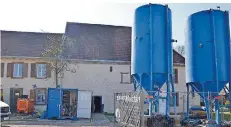  ?? FOTO: ELMAR MÜLLER/STADT SULZBACH ?? Das Salzbrunne­nhaus mit den beiden Silos.