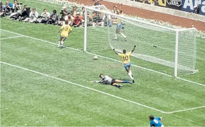  ?? DPA ?? Un gol simbólico. El cuarto de la final: lo hizo Carlos Alberto, lo festejan también Pelé y Tostao.