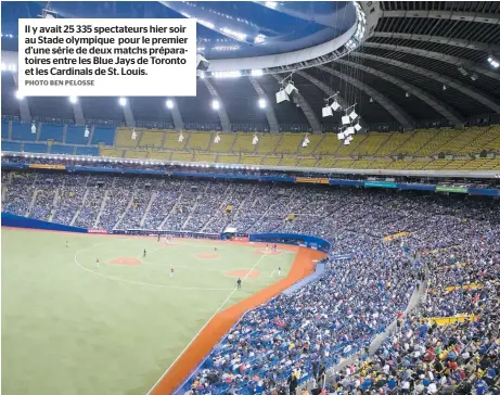  ?? PHOTO BEN PELOSSE ?? Il y avait 25 335 spectateur­s hier soir au Stade olympique pour le premier d’une série de deux matchs préparatoi­res entre les Blue Jays de Toronto et les Cardinals de St. Louis.
