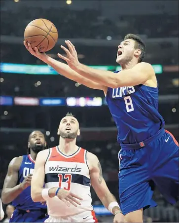 ?? Robert Gauthier Los Angeles Times ?? THE CLIPPERS’ Danilo Gallinari is confident that the team can “win a lot of games” and reach the playoffs.